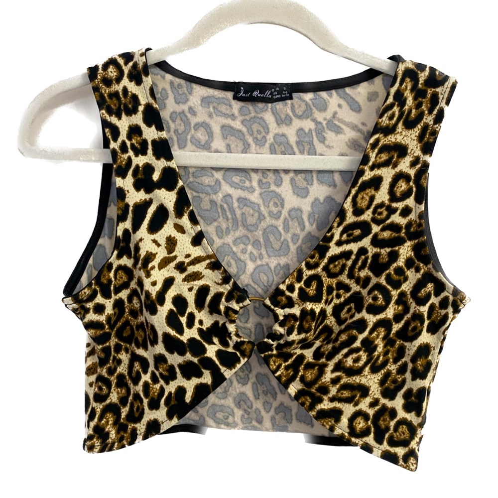 Just Quella Crop Leopard Print Top
